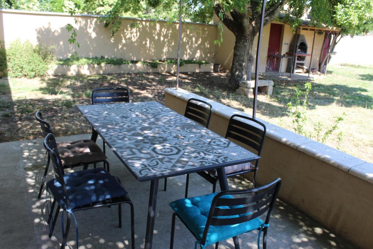 Mas La Gentille ,,, A La Campagne , Beautiful Outdoor , Swimming Pool , Pool House , Nice Green Garden , Bbq ,,, Only For You , Pour Passer Un Sejour Inoubliable Pernes-les-Fontaines Extérieur photo