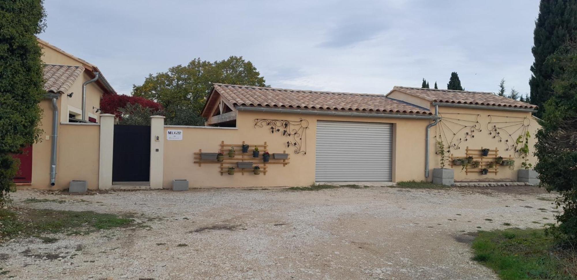 Mas La Gentille ,,, A La Campagne , Beautiful Outdoor , Swimming Pool , Pool House , Nice Green Garden , Bbq ,,, Only For You , Pour Passer Un Sejour Inoubliable Pernes-les-Fontaines Extérieur photo